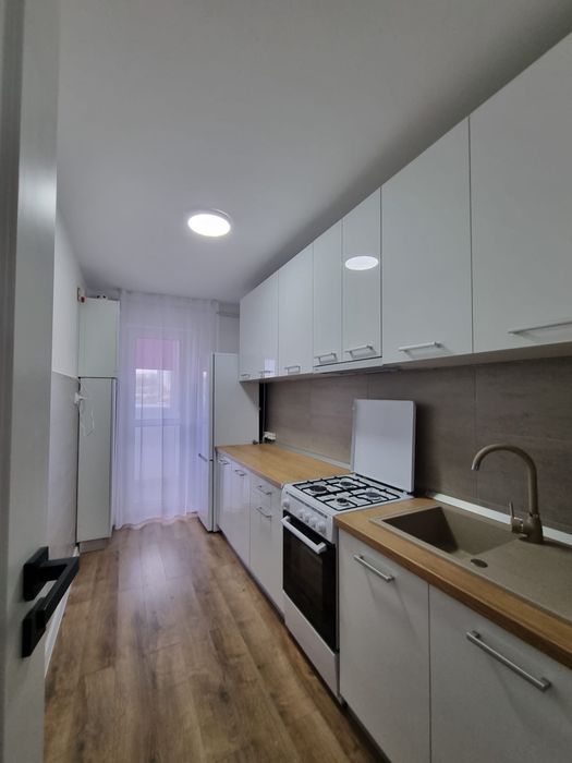 Apartament 3 camere de închiriat