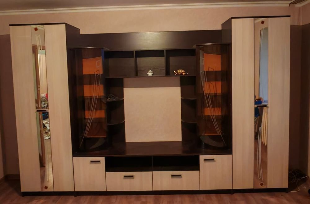 Продам горку в гостиную