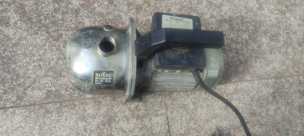 Помпа за вода работеща