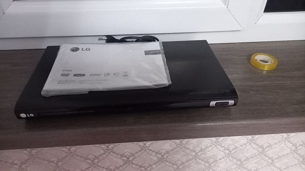 Прадам двд LGpley всё работает чётко нету пульта уступлю немного короб