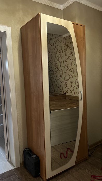 Продам шкаф в прихожую