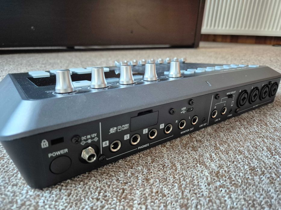 Tascam Mixcast 4-Mixer de înregistrare podcast