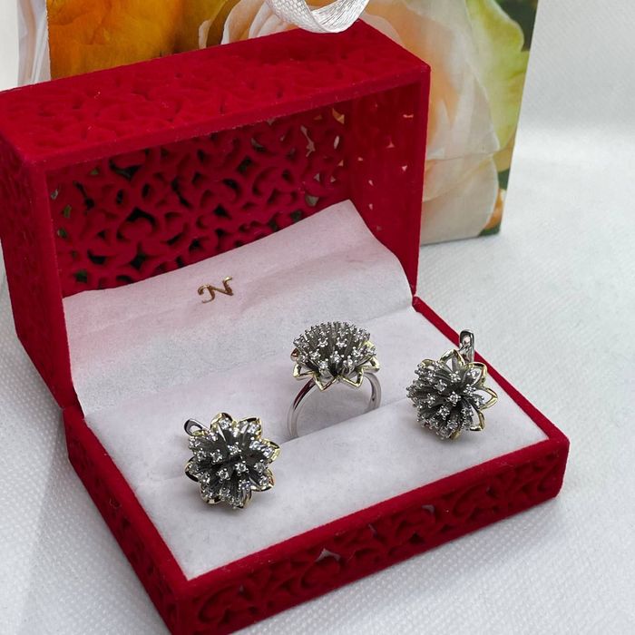 Шикарный комплект серебро 925  с позолотой и Цирконием Сияет на Солнце