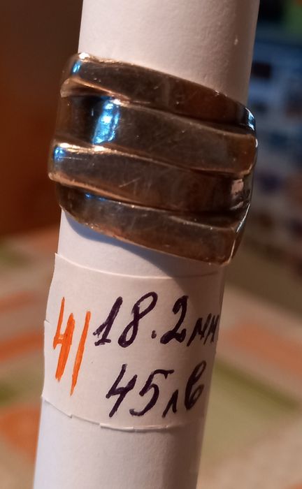 Сребърни пръстени .