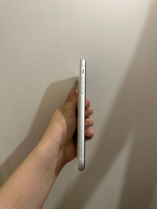 iPhone 10 в отличном состоянии