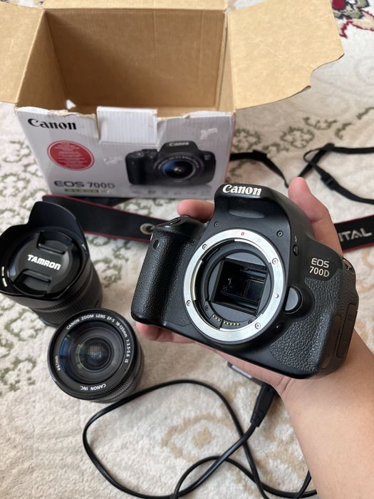 Фотоапарат Canon EOS 700D