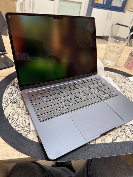 Лаптоп Apple MacBook Air 13,6” M3 (2024) 16/256gb - нов с гаранция