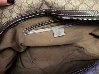 vand geanta de voiaj GUCCI de mana