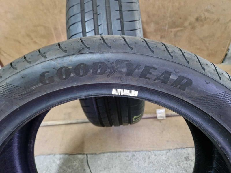 2 Goodyear R19 235/45
летни гуми
DOT2721
