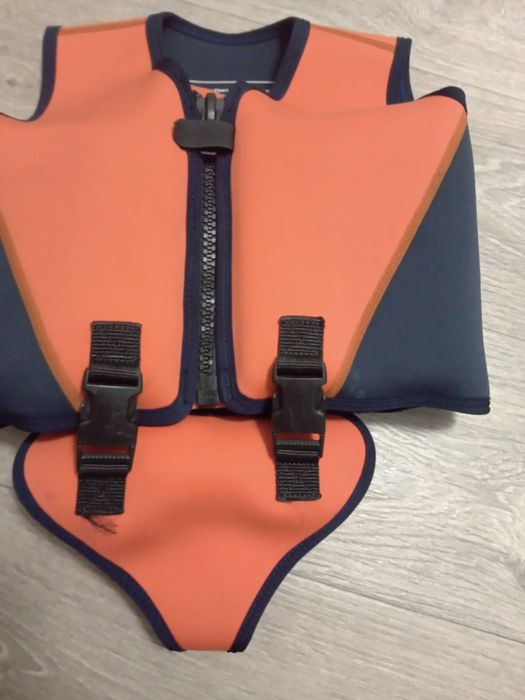 Детска водоспасителна жилетка