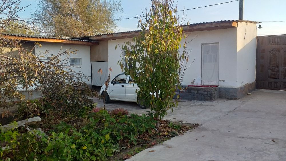 Uy sotiladi kelishilgan narxda