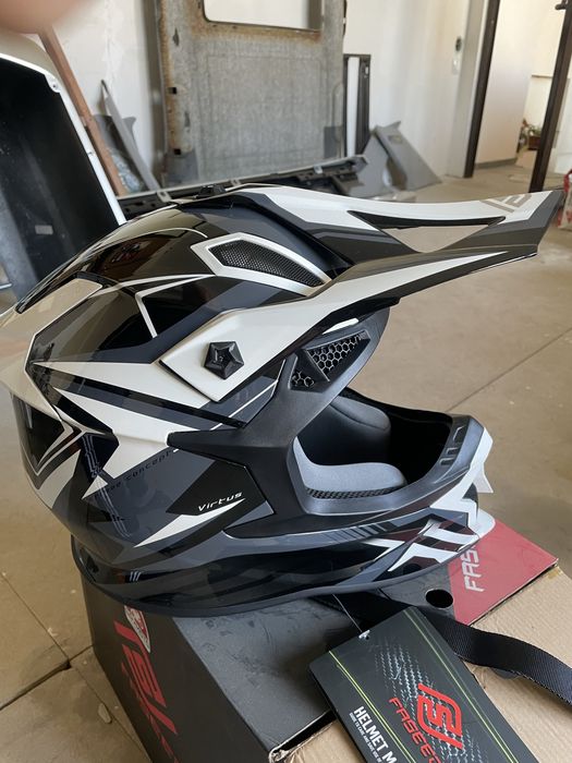 Мото шлем для эндуро