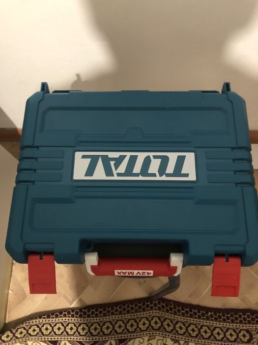 Шруповерт дрел total