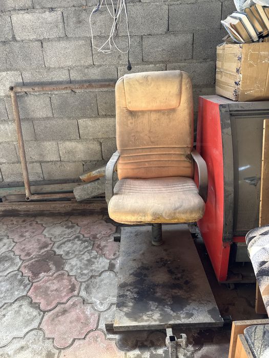 стул с подставкой