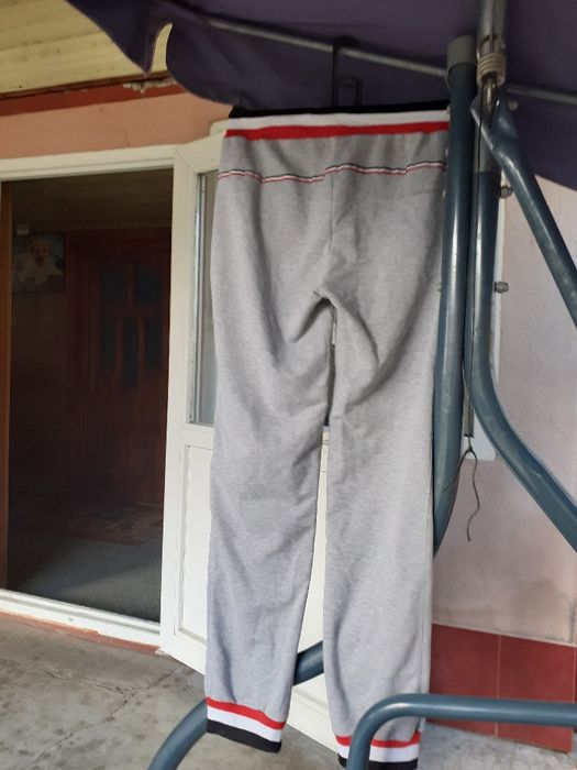 Pantaloni bărbăteşti