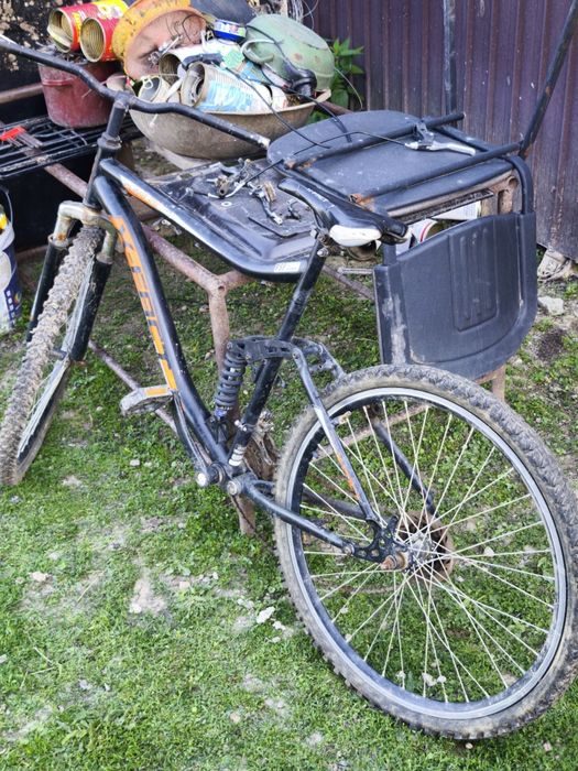 Cadru bicicletă (+roți+scaun+pedale)