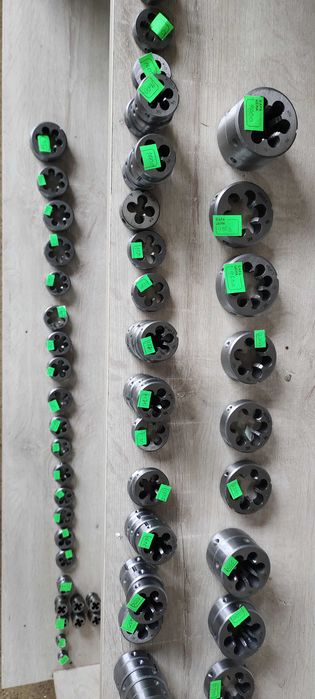 Метчики комплектные и плашки