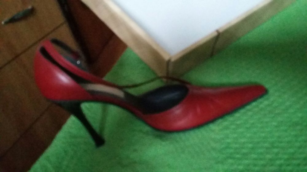 Vând încălțăminte noua