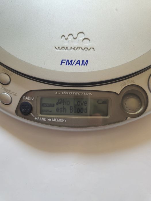 Sony WALKMAN CD MP3 player D-NF 611
