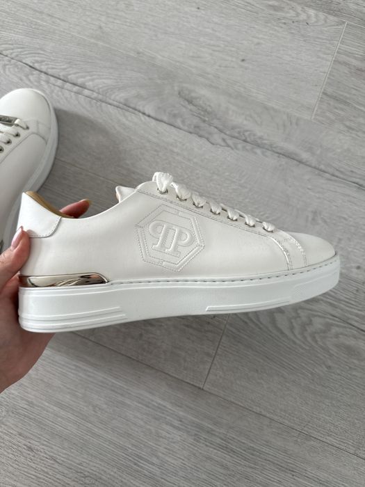 белые кроссовки Philipp Plein