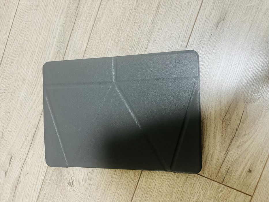 Чехлы на планшеты