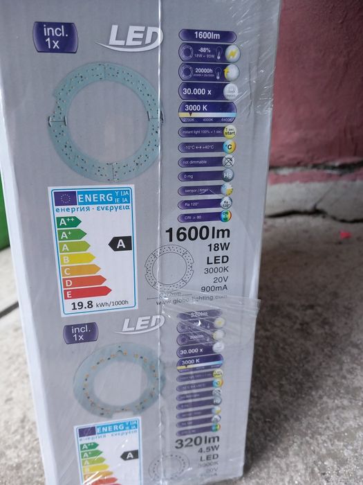 Vând lampadar cu lumină led,nou,cumparat din Germania.