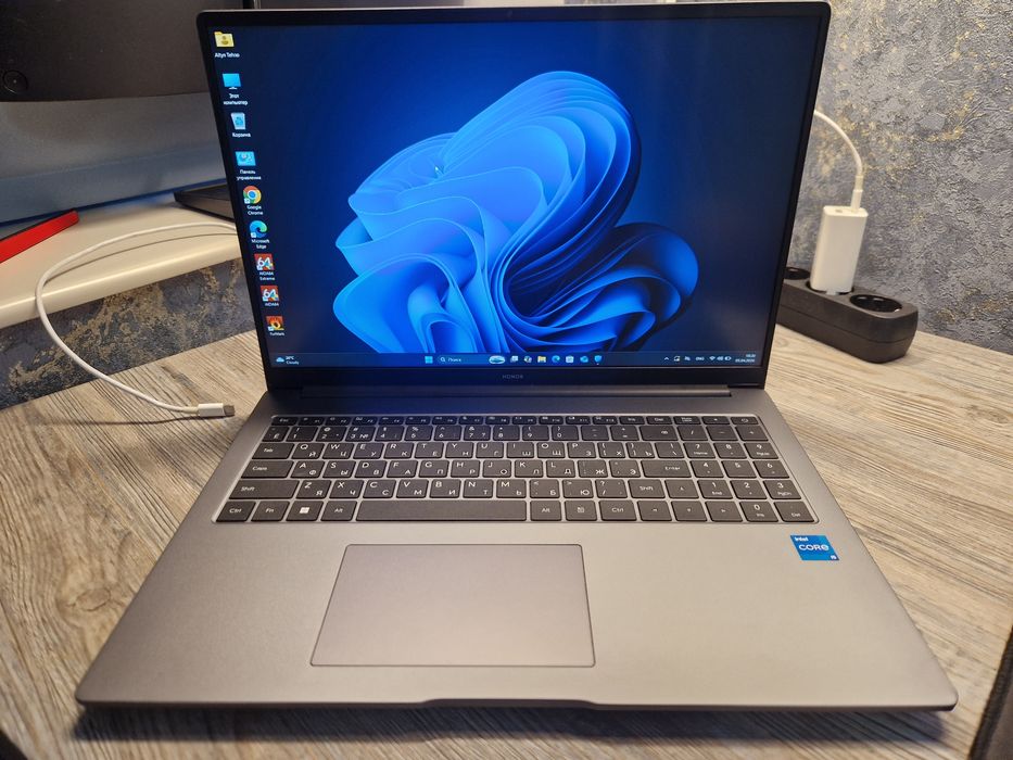 Мощный ноутбук Corei5\ОЗУ16гб состояние отличное модель HONOR