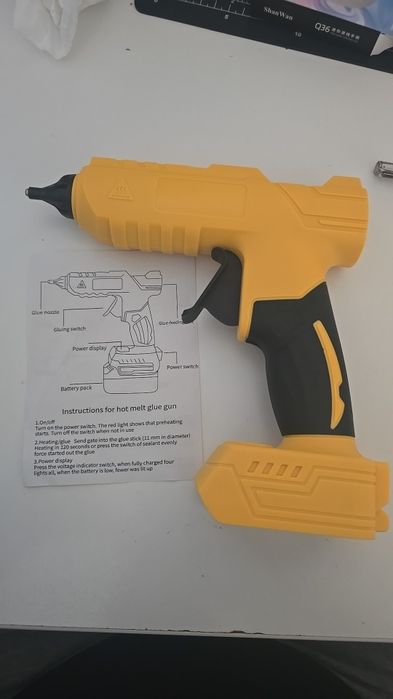 Pistol Milwaukee M18 pentru lipit cu batoane de plastic silicon