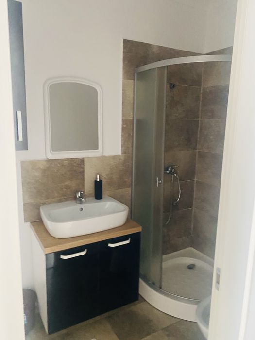 Inchiriez ap 3 camere +loc parcare Militari Residence