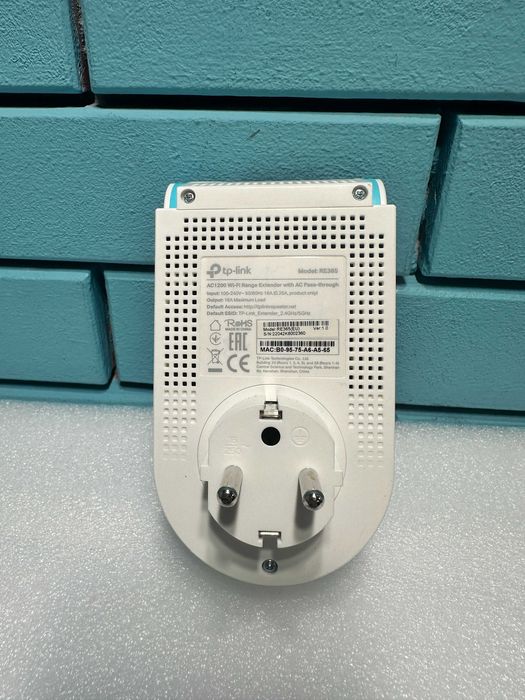 TP-Link WiFi ретранслатор AC1200 усилвател на сигнал с LAN порт