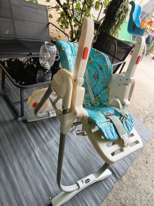 Vând scaun de masa Chicco