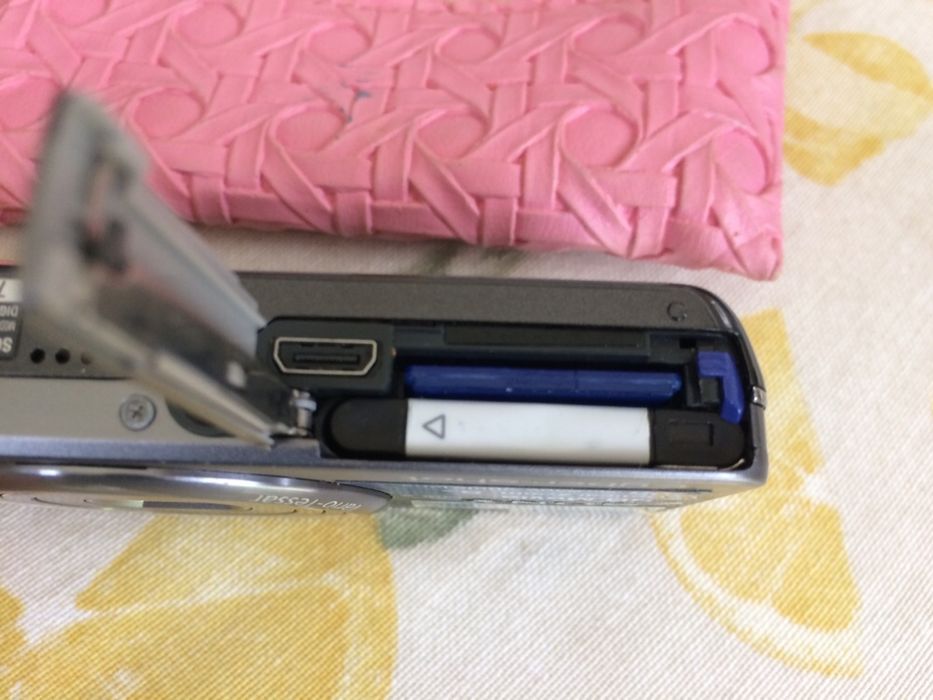 Продавам фотоапарат Сони , Sony DSC - W570