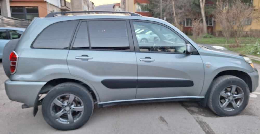 Vând Toyota RAV4