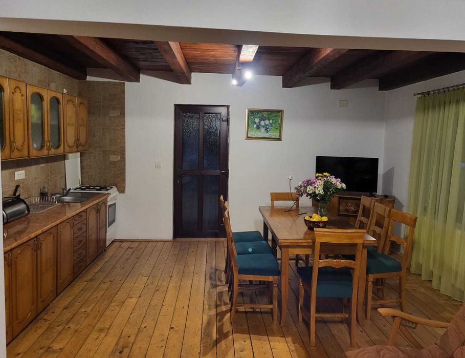 Cabană de închiriat cu minipiscină încălzită și iaz cu pește