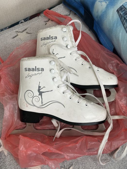 Продам коньки женские