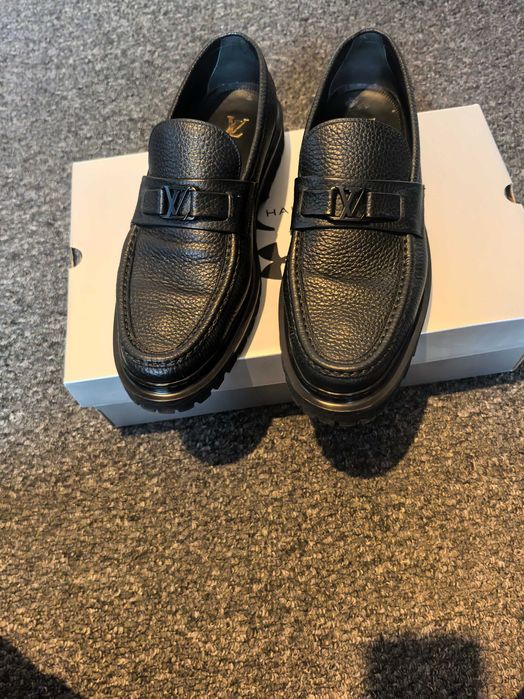 LOUIS VUITTON Hockenheim Moccasin – Black Grainy Leather