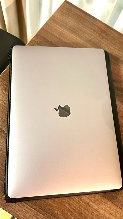 Macbook Pro 16 inch 2019 512 GB touchbar Impecabil