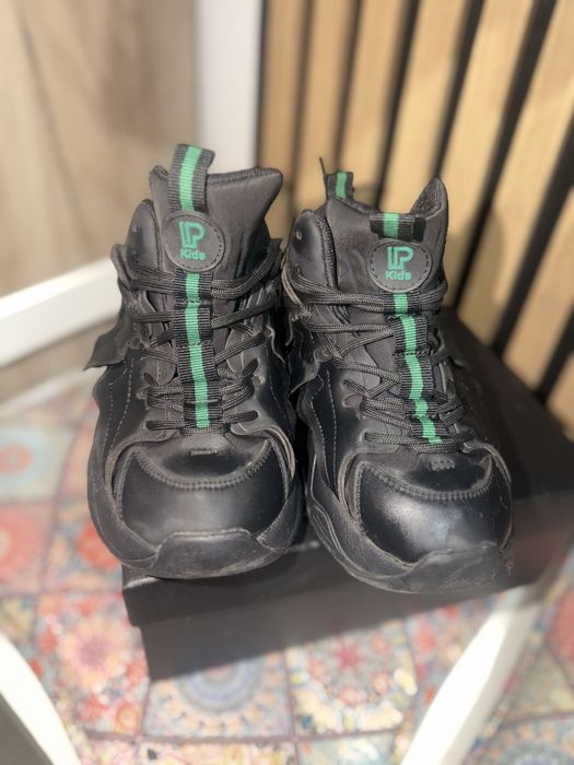 Adidasi baiat in stare impecabila