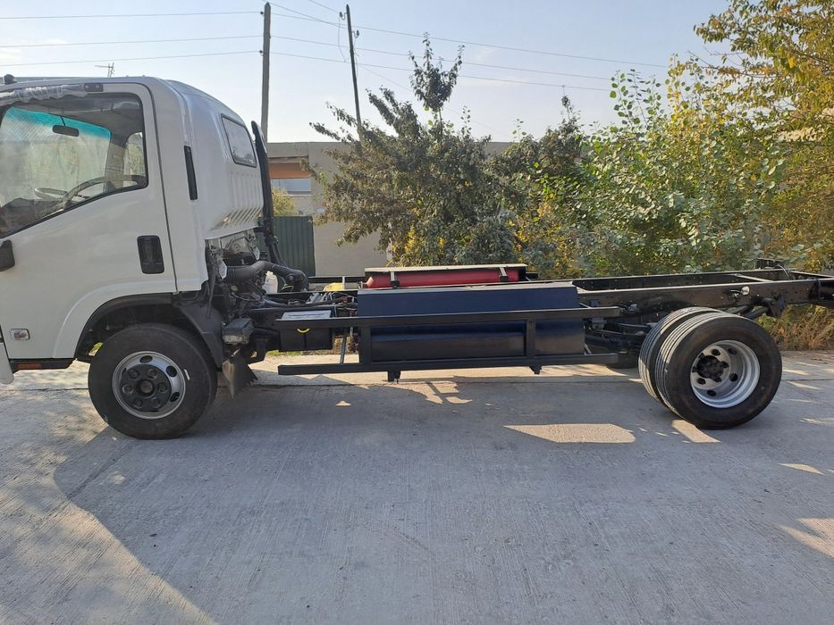 Isuzu 5t snj 2011