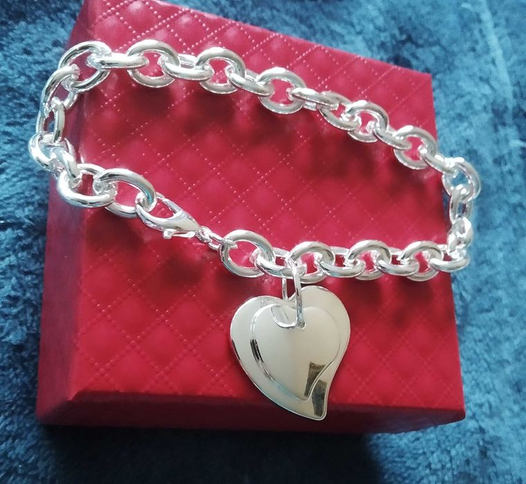 Нова, сребърна гривна 12 различни модели. 38/55 лв. В кутия.