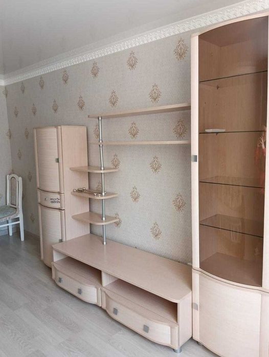 Продам мебельную стенку-горку для гостиной