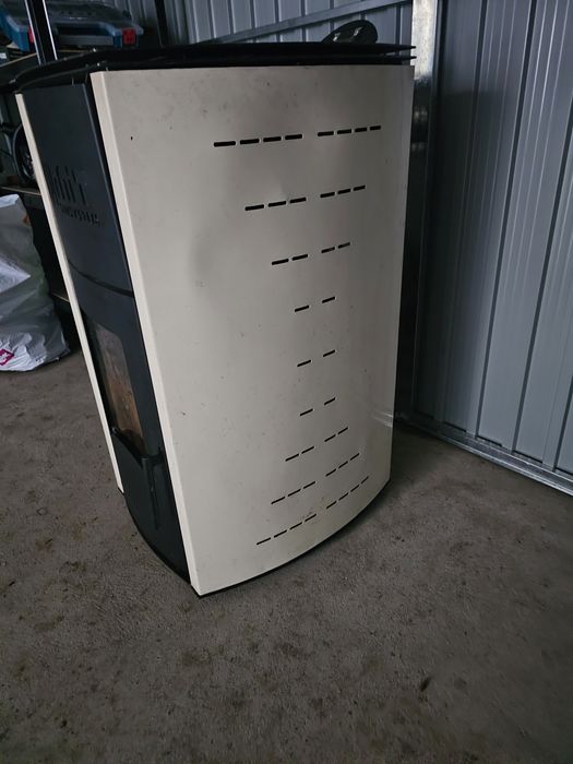 Продавам пелетна камина Бърнит.