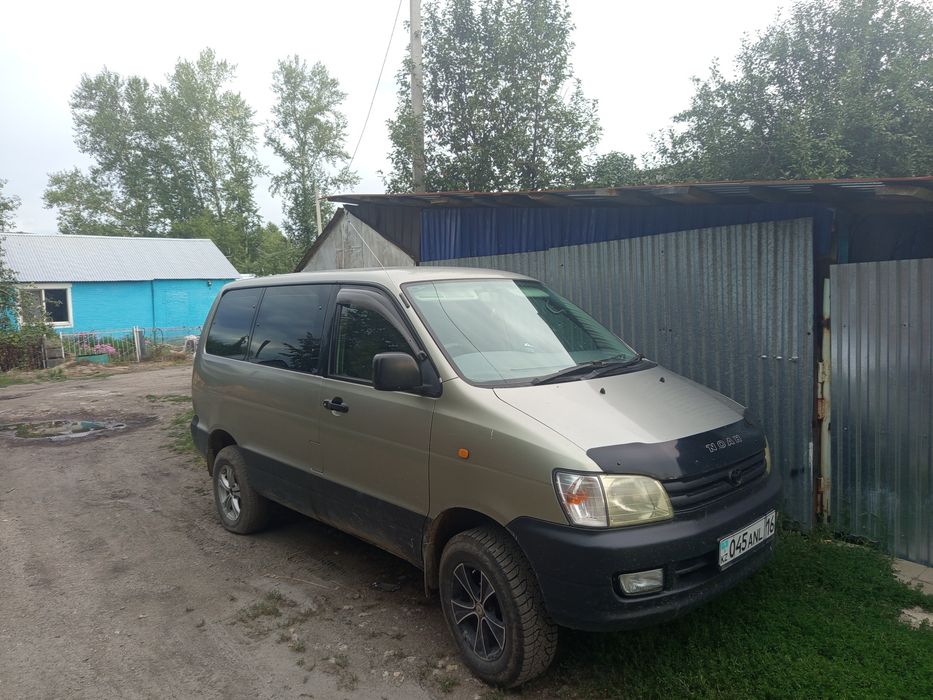 Продам автомобиль Toyota Noah