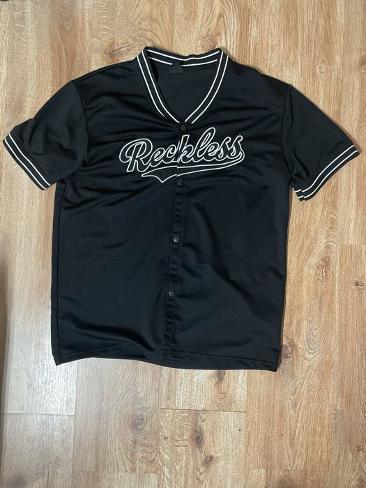 Продавам мъжка тениска „Reckless“