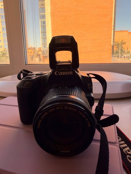 Фотоопарат Canon 250d