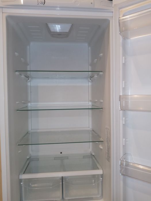 Продам холодильник  indesit