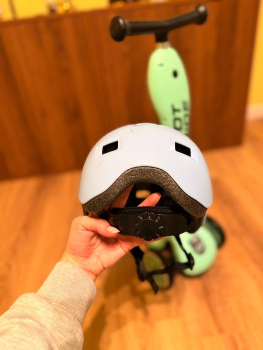 Trotineta Scoot and Ride plus casca