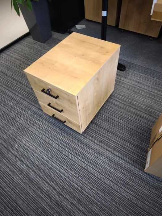 Тумба офисная с замком