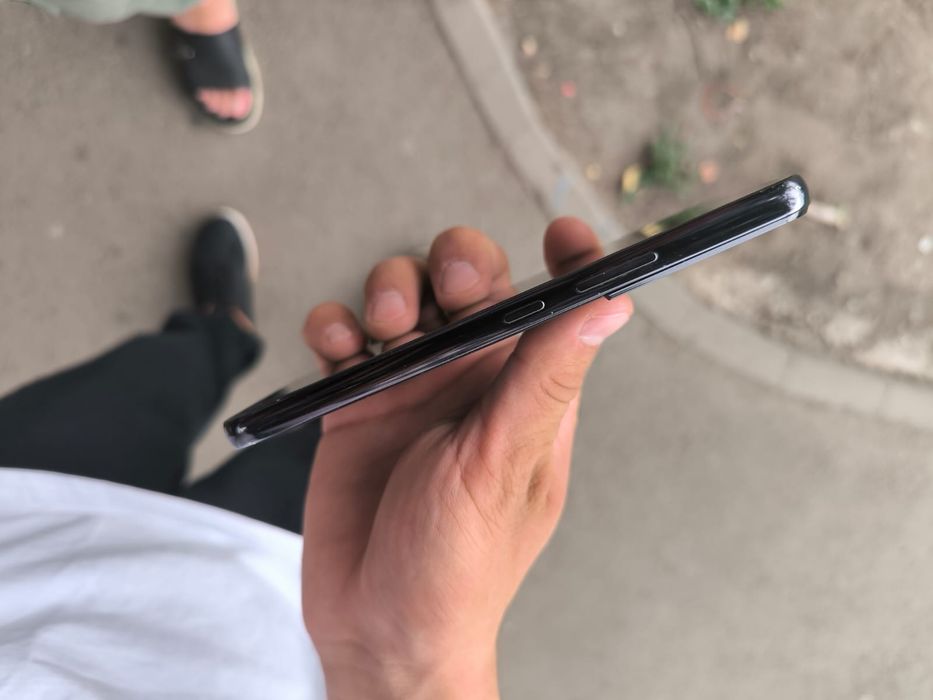 Самсунг s22  есть царапины