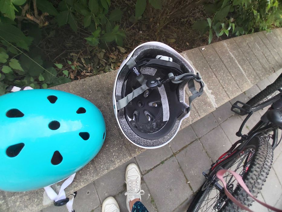 Каска протектор за велосипед, тротинетка, ролери...